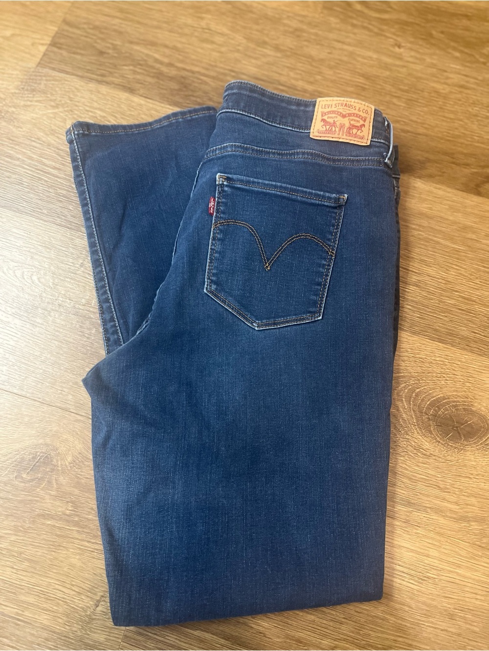 Levi's Women's Classic Mid Rise Skinny Jeans in Dark Blue Denim